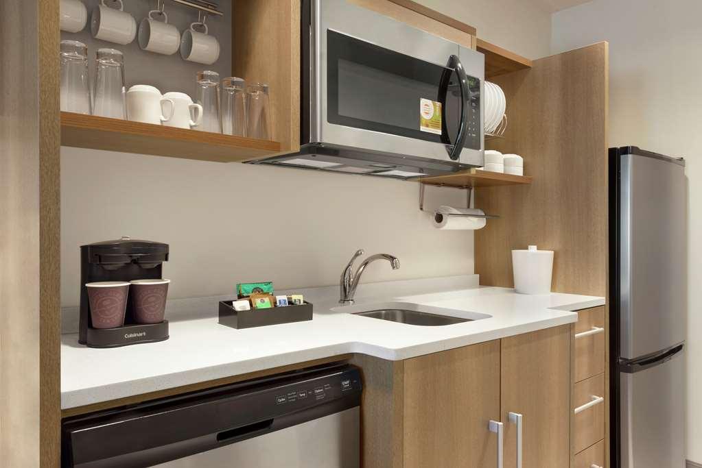 Home2 Suites By Hilton Carmel Indianapolis Room photo